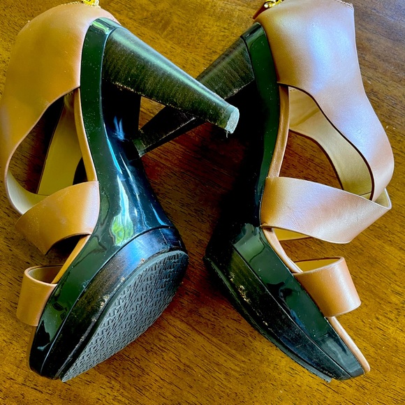 Michael Kors Cognac Brown High Heel
Platform Sandals. Sz: 7 & 1/2 - Picture 8 of 9
